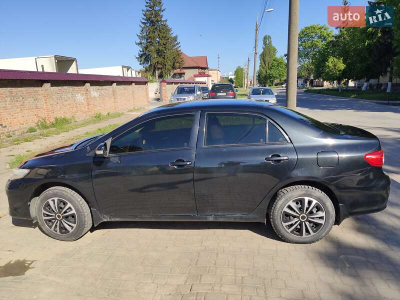 Седан Toyota Corolla 2013 в Кам'янець-Подільському