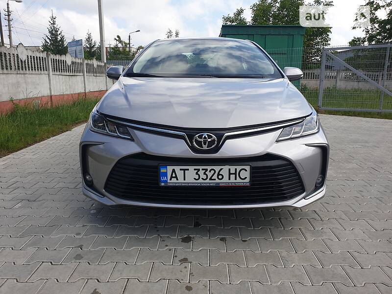 Седан Toyota Corolla 2019 в Ивано-Франковске