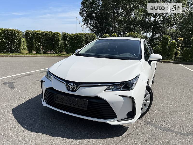 Седан Toyota Corolla 2020 в Киеве