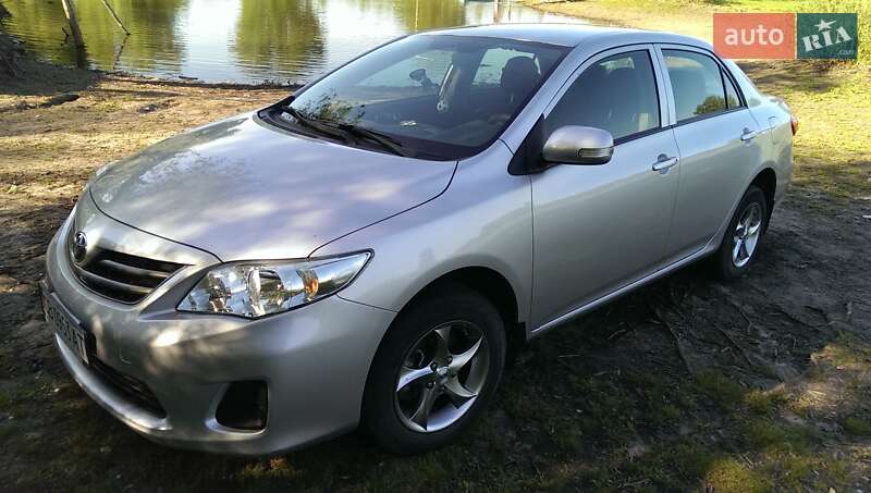 Седан Toyota Corolla 2010 в Чернигове