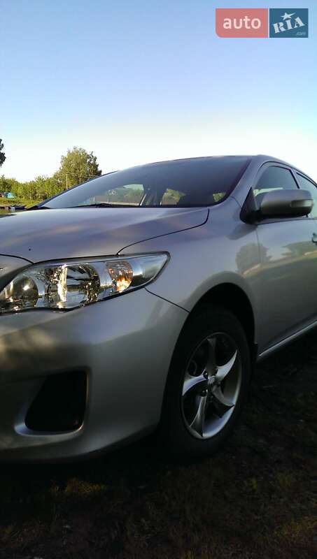 Седан Toyota Corolla 2010 в Чернигове