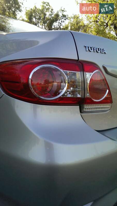 Седан Toyota Corolla 2010 в Чернигове