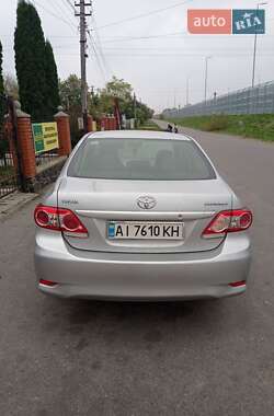 Седан Toyota Corolla 2013 в 