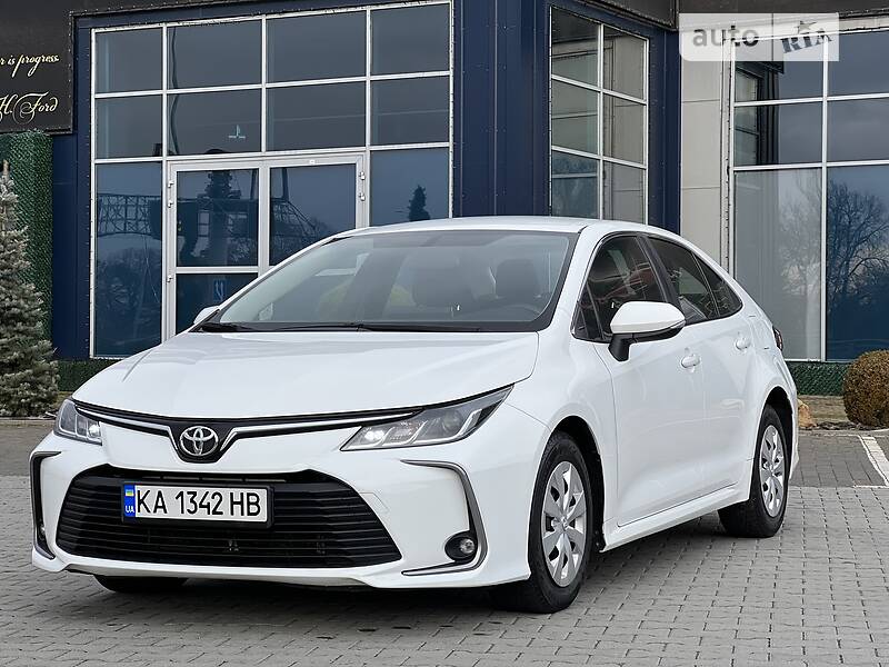 Седан Toyota Corolla 2019 в Киеве
