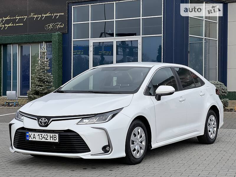 Седан Toyota Corolla 2019 в Киеве