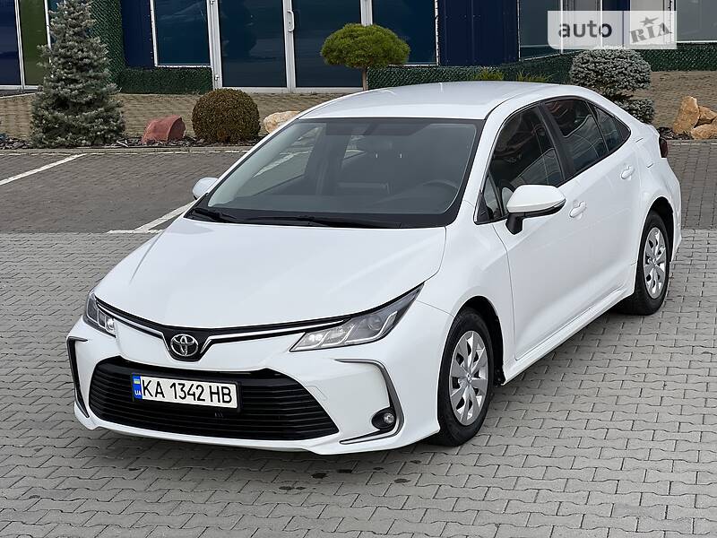 Седан Toyota Corolla 2019 в Киеве