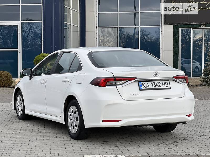 Седан Toyota Corolla 2019 в Киеве