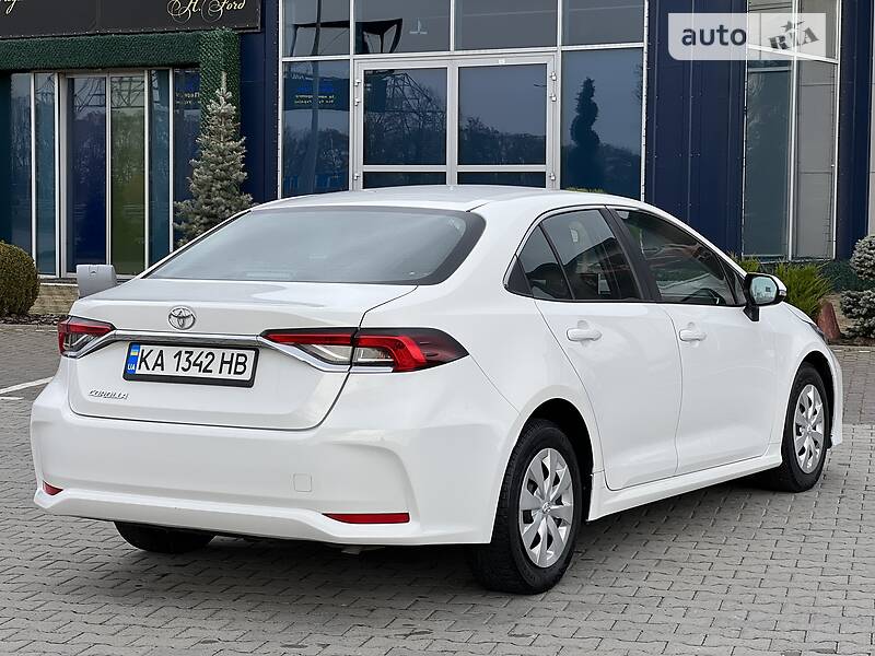Седан Toyota Corolla 2019 в Киеве