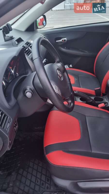 Седан Toyota Corolla 2013 в Одесі