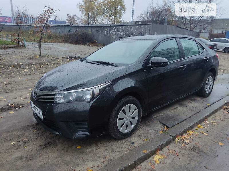 Седан Toyota Corolla 2016 в Киеве