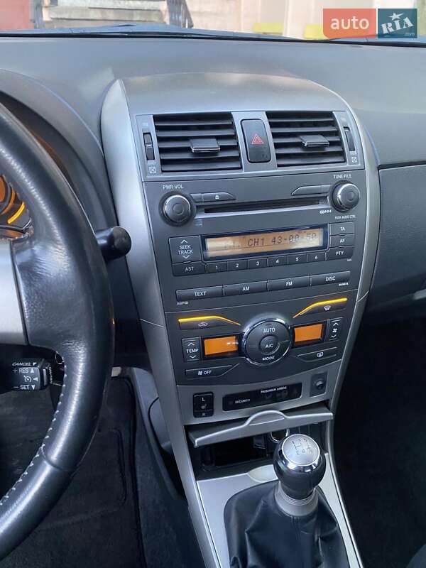 Седан Toyota Corolla 2008 в Тернополе