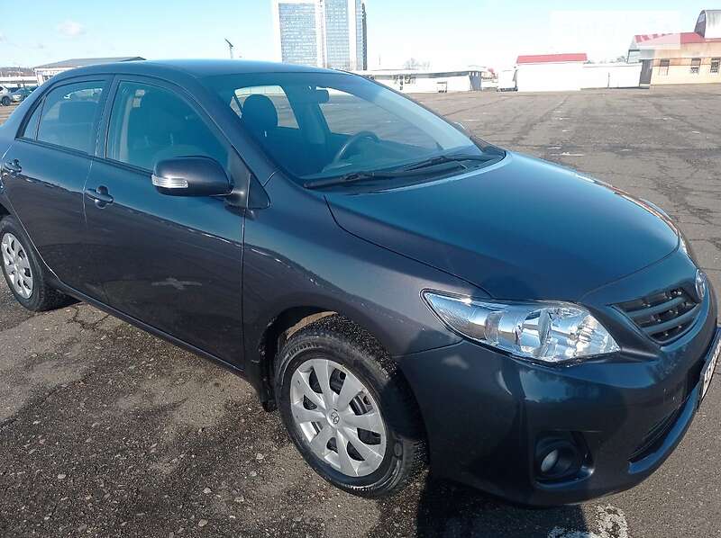 Седан Toyota Corolla 2012 в Виннице