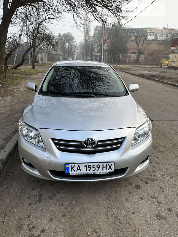 Седан Toyota Corolla 2008 в Кропивницком