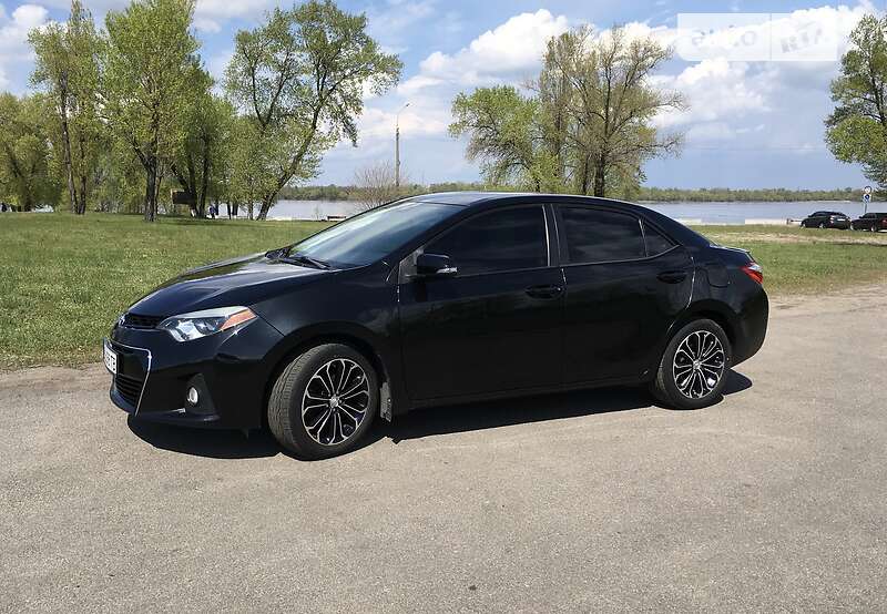 Седан Toyota Corolla 2014 в Кам'янському
