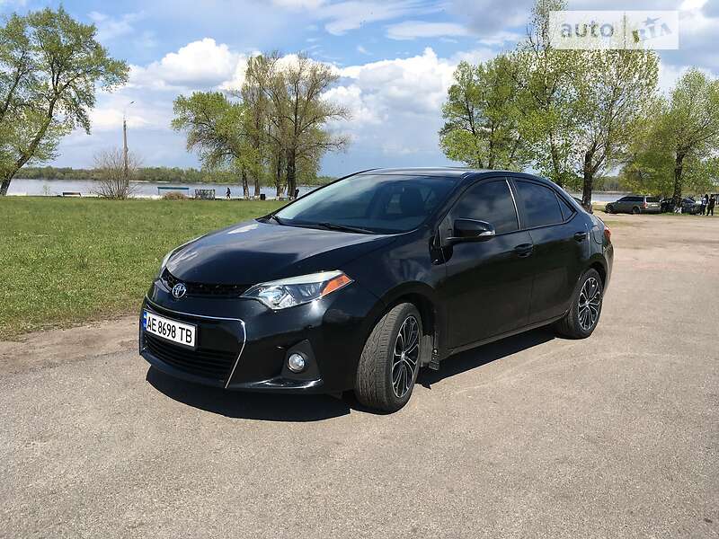 Седан Toyota Corolla 2014 в Кам'янському