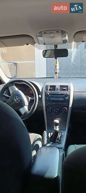 Седан Toyota Corolla 2011 в Вижнице