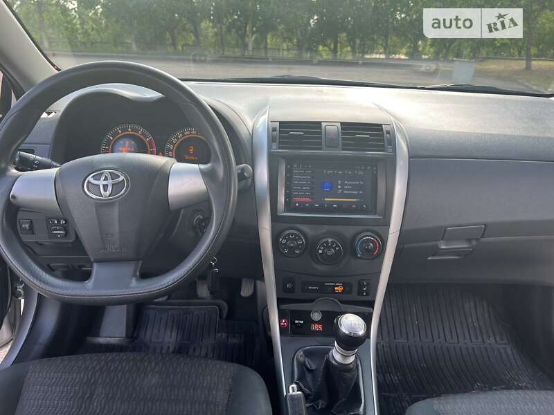 Седан Toyota Corolla 2011 в Южноукраинске