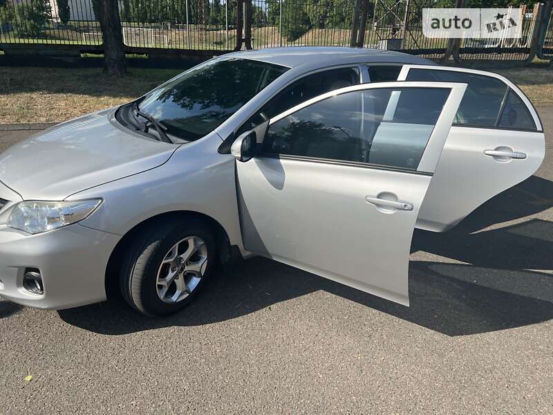 Седан Toyota Corolla 2011 в Южноукраинске