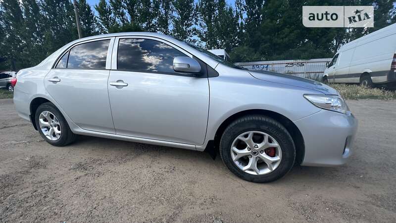 Седан Toyota Corolla 2011 в Южноукраинске