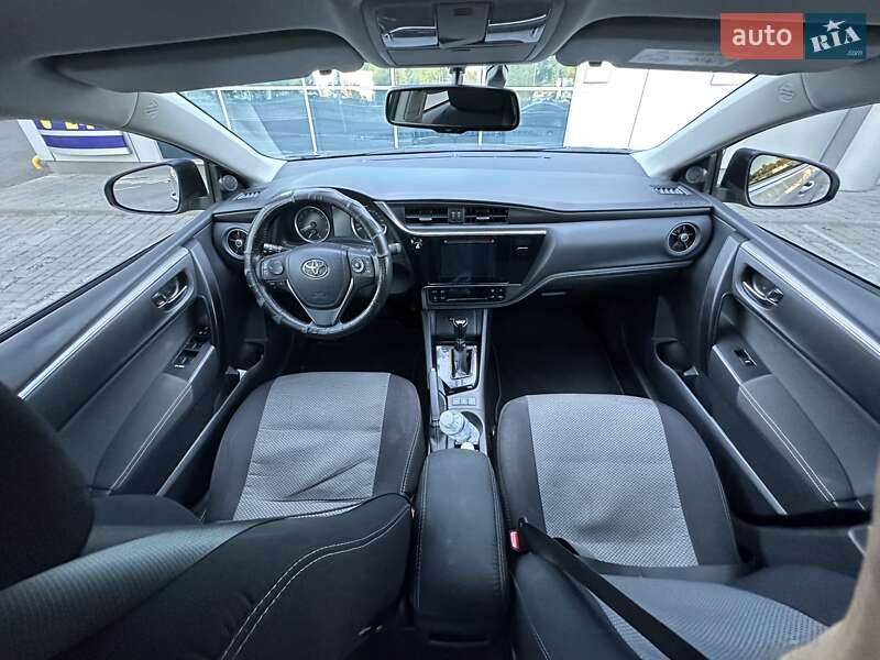 Седан Toyota Corolla 2018 в Днепре