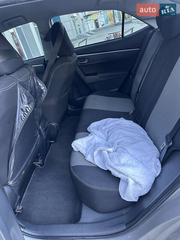 Седан Toyota Corolla 2018 в Днепре
