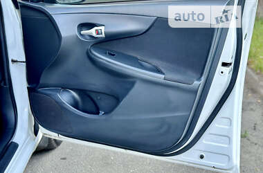 Седан Toyota Corolla 2010 в 