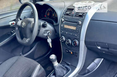 Седан Toyota Corolla 2010 в 