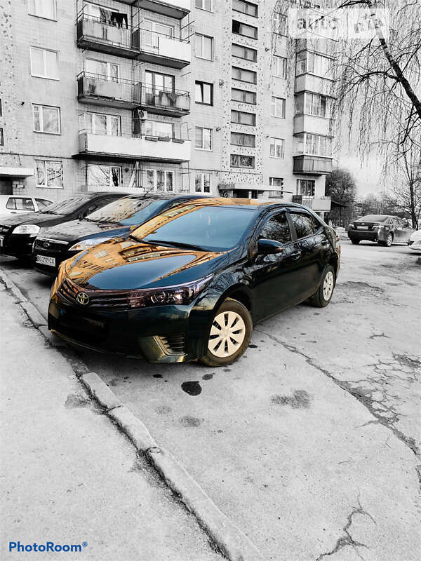 Седан Toyota Corolla 2013 в Тернополі