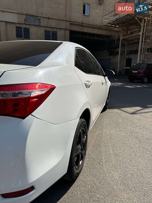 Седан Toyota Corolla 2013 в Кривом Роге