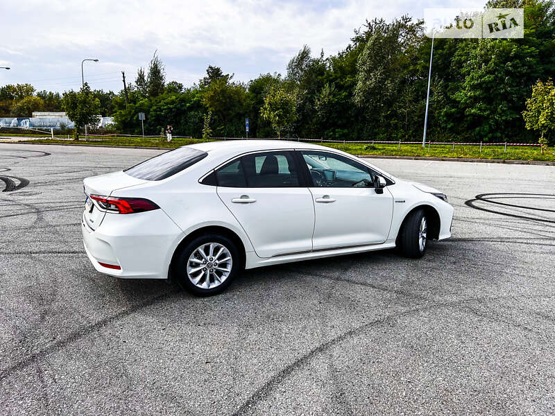 Седан Toyota Corolla 2019 в Львове