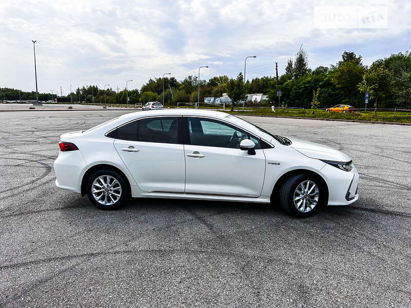 Седан Toyota Corolla 2019 в Львове