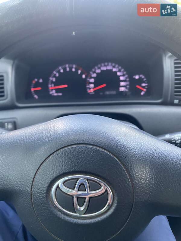 Седан Toyota Corolla 2005 в Полтаві