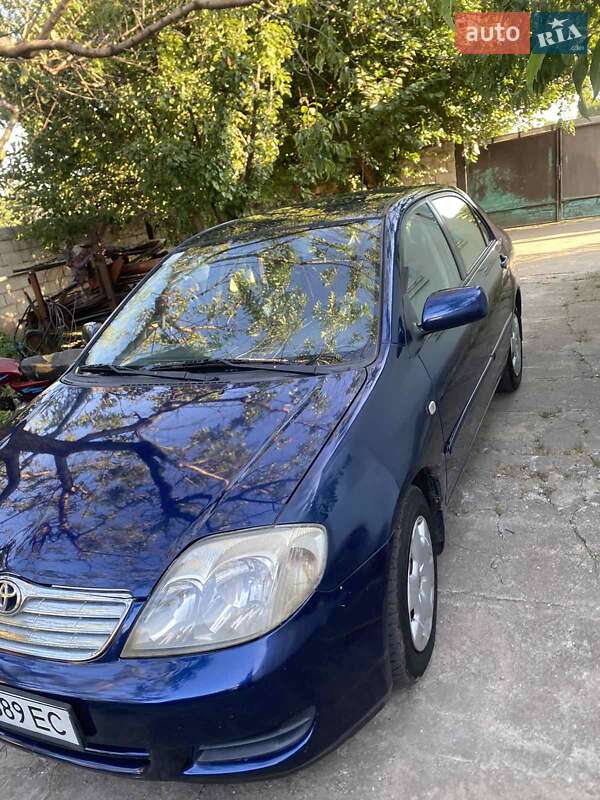 Седан Toyota Corolla 2005 в Полтаві