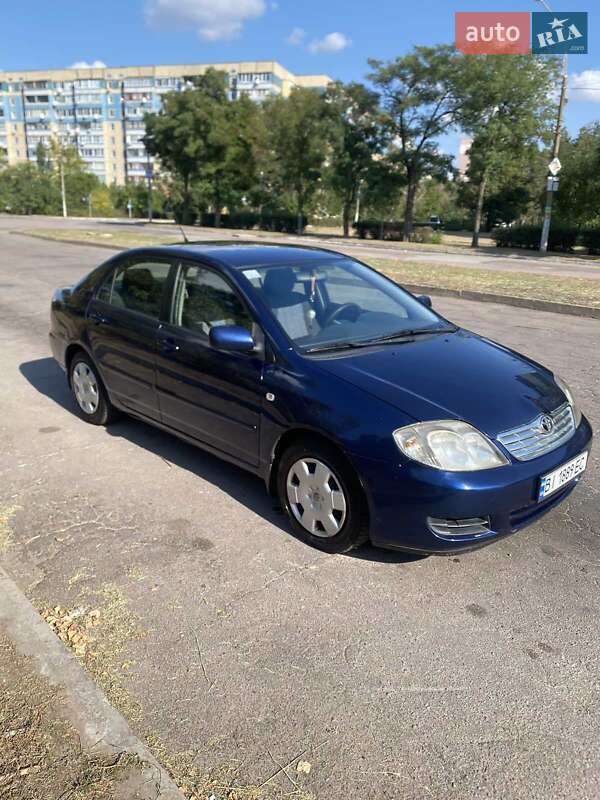 Седан Toyota Corolla 2005 в Полтаві
