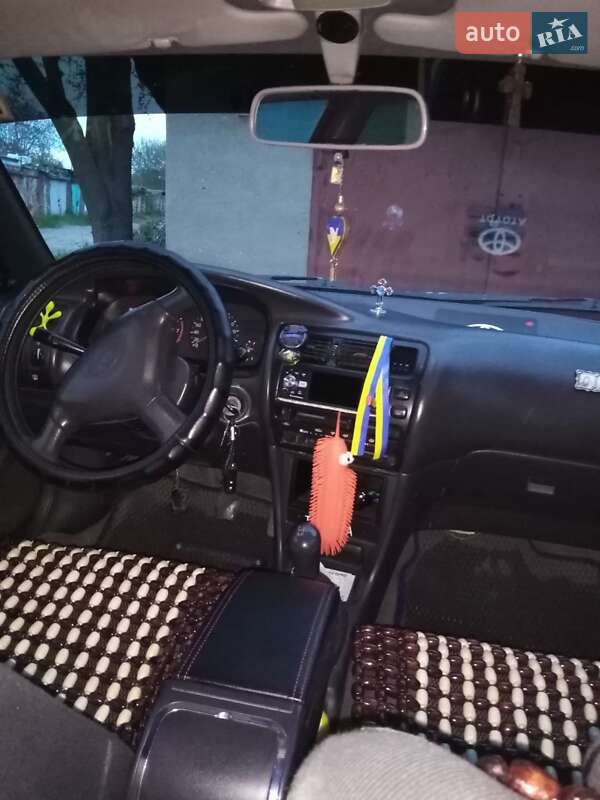 Хэтчбек Toyota Corolla 1994 в Кривом Роге
