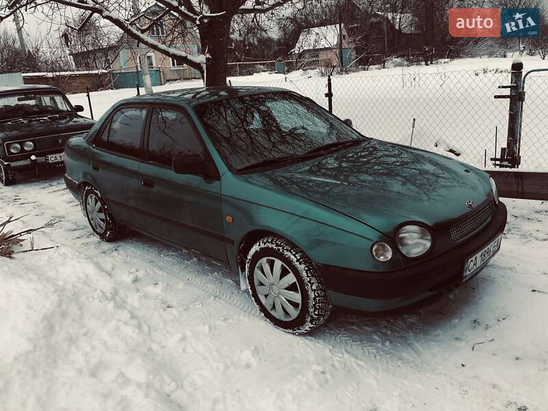 Седан Toyota Corolla 1998 в Золотоноше