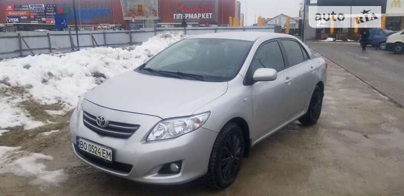 Седан Toyota Corolla 2008 в Львове