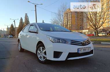 Седан Toyota Corolla 2015 в Калуші