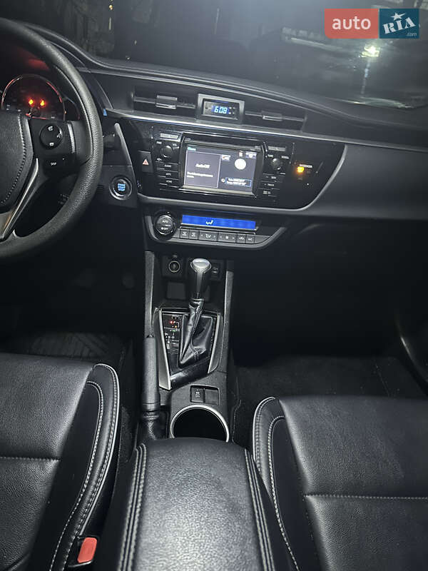 Седан Toyota Corolla 2014 в Києві