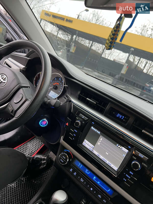 Седан Toyota Corolla 2015 в Днепре