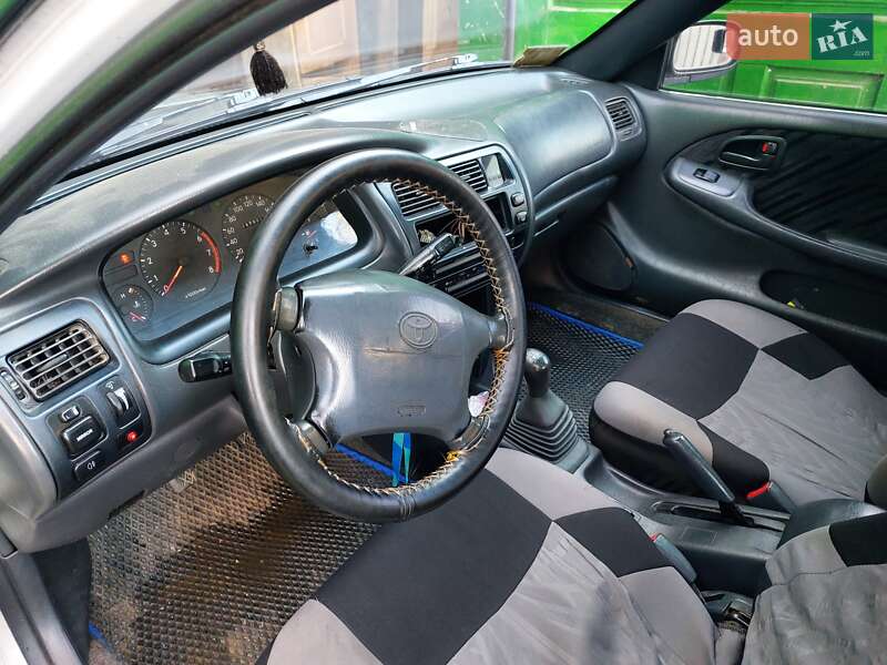 Хетчбек Toyota Corolla 1996 в Чернівцях