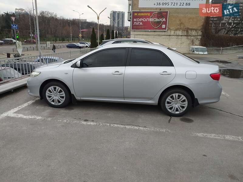 Седан Toyota Corolla 2008 в Харкові