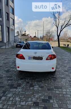 Седан Toyota Corolla 2009 в Березному