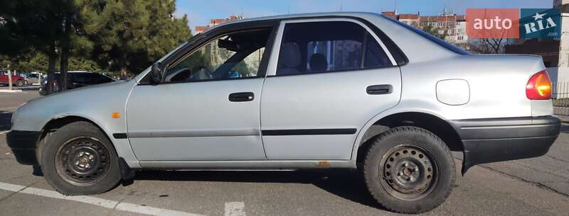 Седан Toyota Corolla 1999 в Одесі