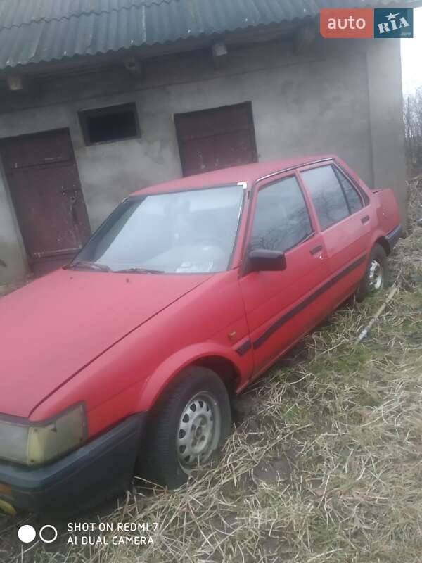 Седан Toyota Corolla 1986 в Луцьку