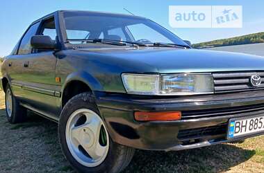 Хетчбек Toyota Corolla 1988 в Рені