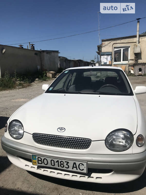 Хетчбек Toyota Corolla 1998 в Тернополі