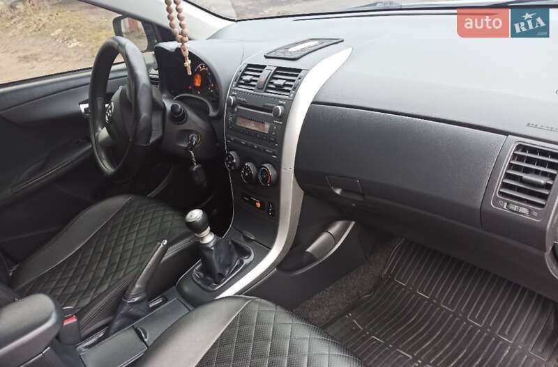 Седан Toyota Corolla 2010 в Краматорську