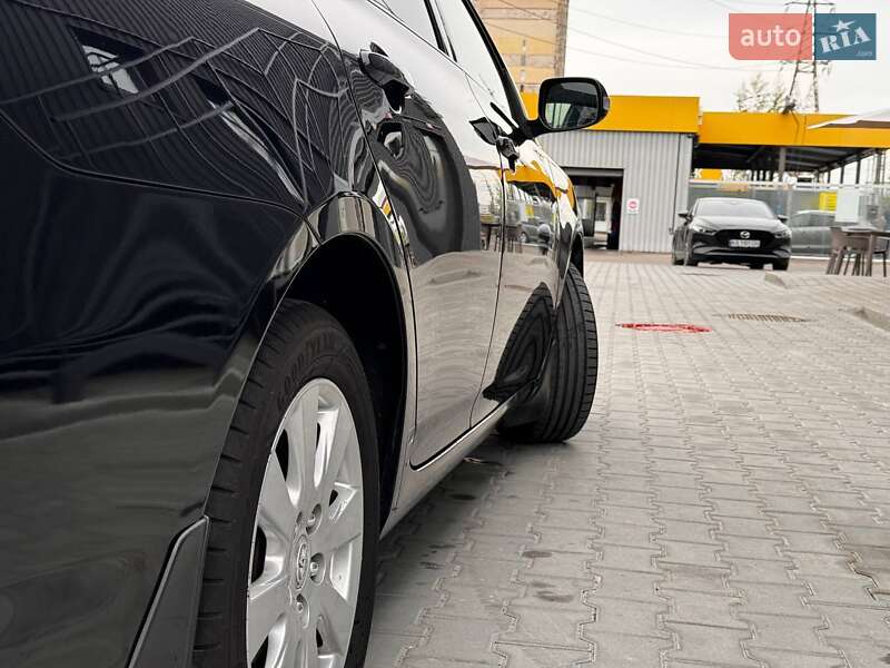 Седан Toyota Corolla 2011 в Києві