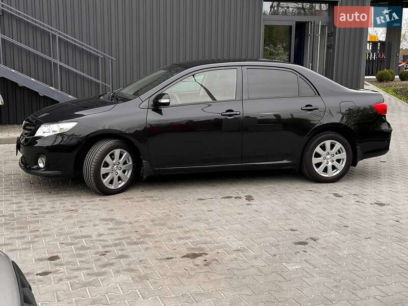 Седан Toyota Corolla 2011 в Києві